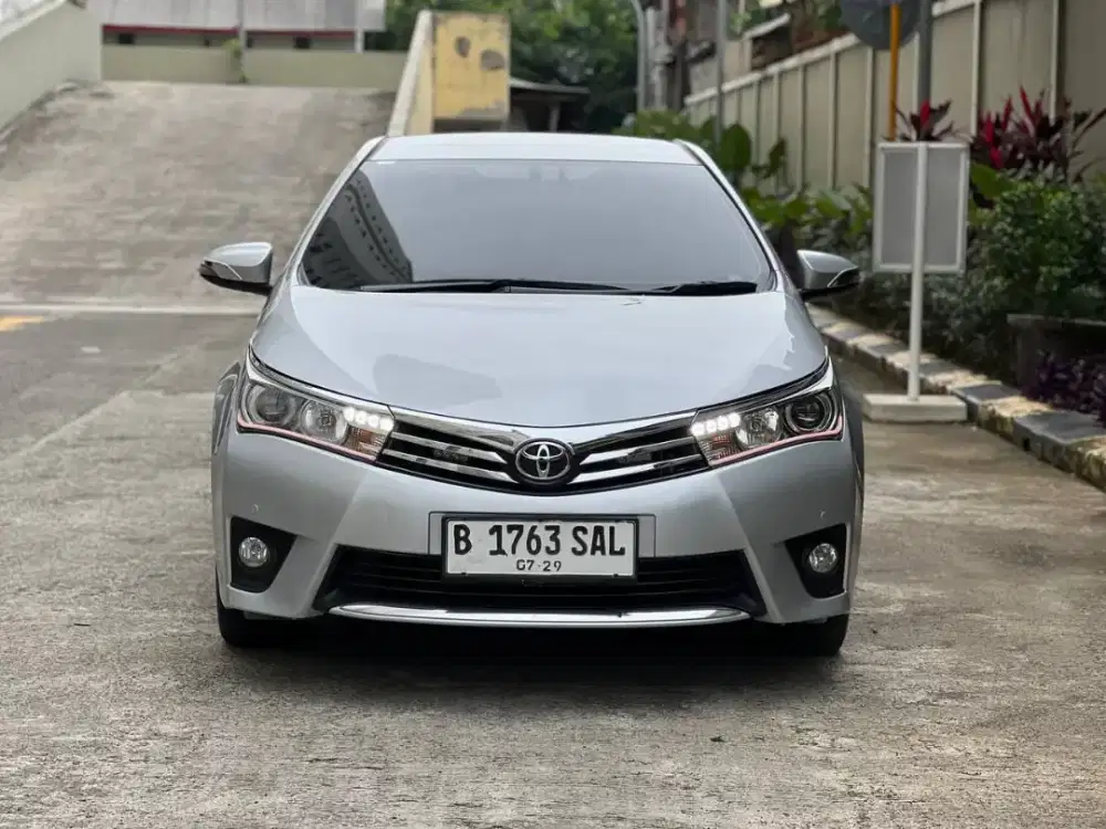 Toyota Altis V 1.5 AT 2015