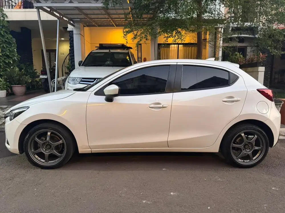 Mazda 2 R 2017 Putih