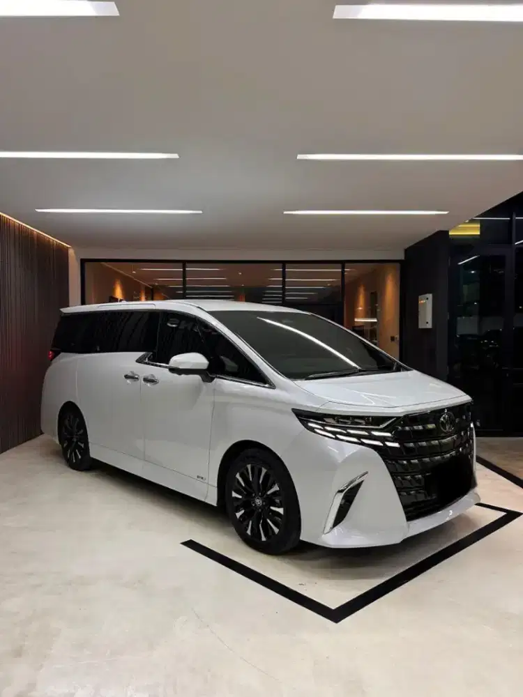 TOYOTA Alphard 2.5 HEV CVT Hybird 2024