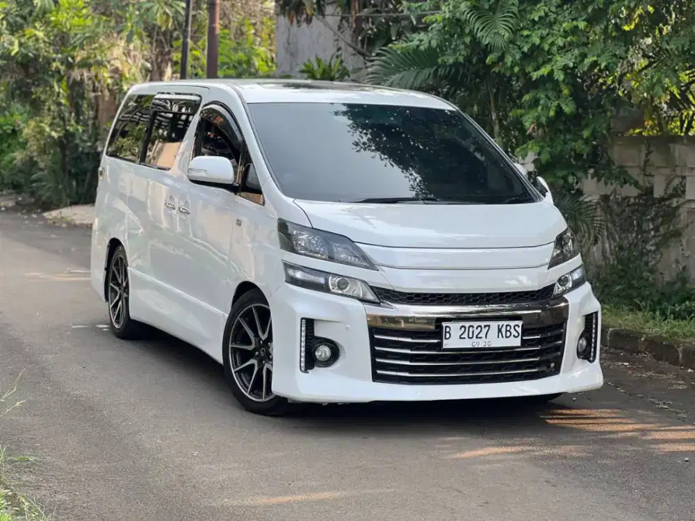 Toyota Vellfire 2.4 GS 2014 putih  TERMURAH