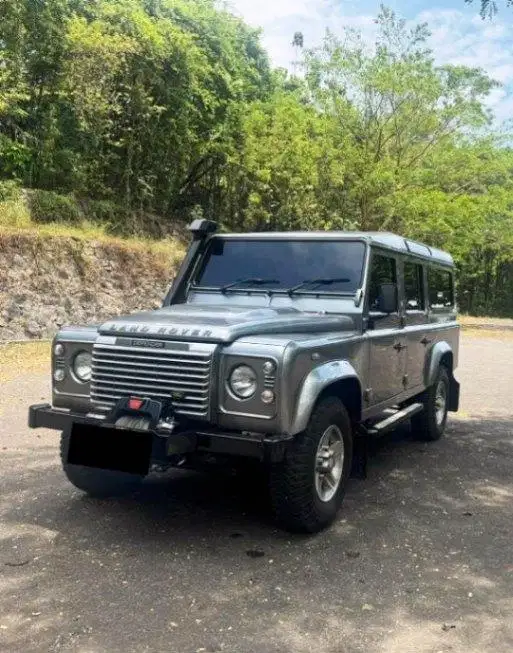 Land Rover Defender 2013 110SW Puma