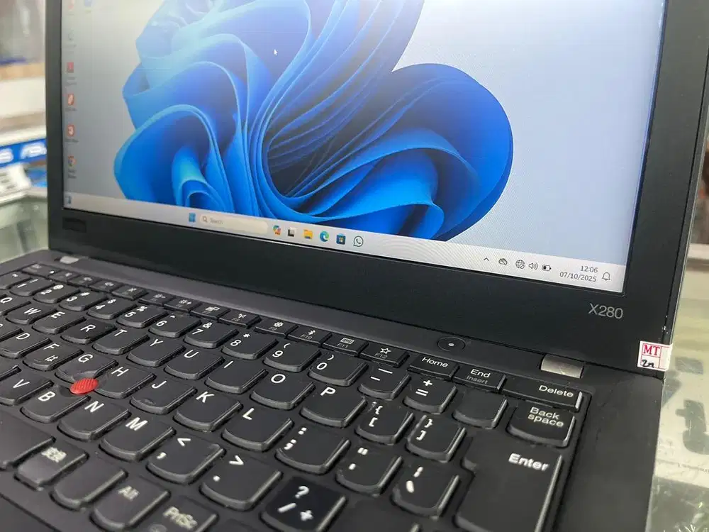 Laptop Lenovo Thinkpad i5 Gen8 Ram 8gb Ssd 256Gb Garansi 6 Bln