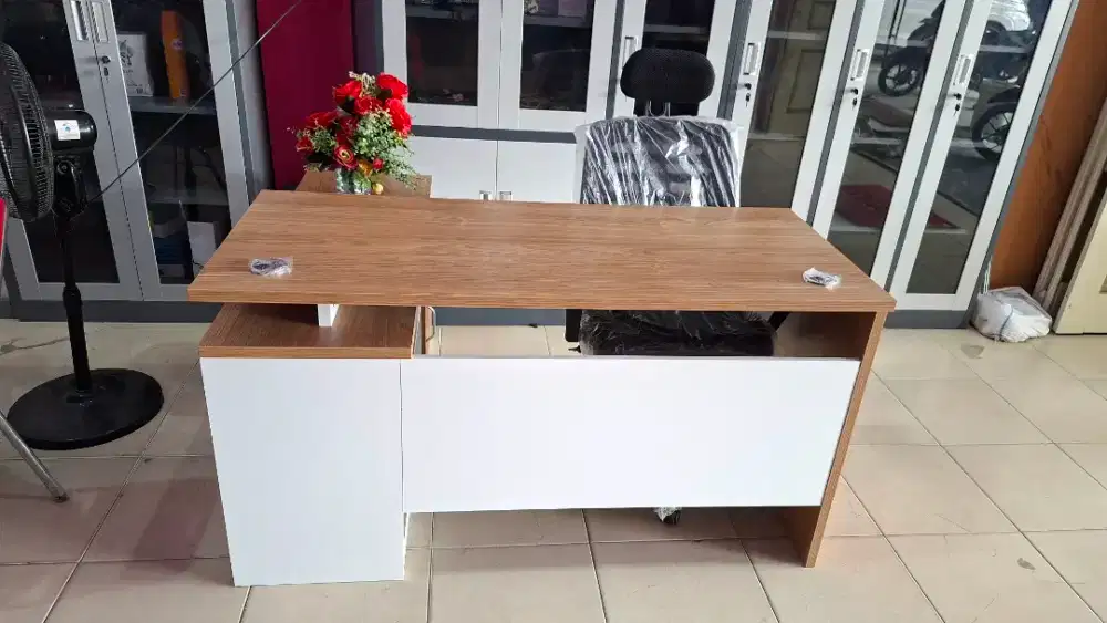 MEJA KANTOR MENAGER