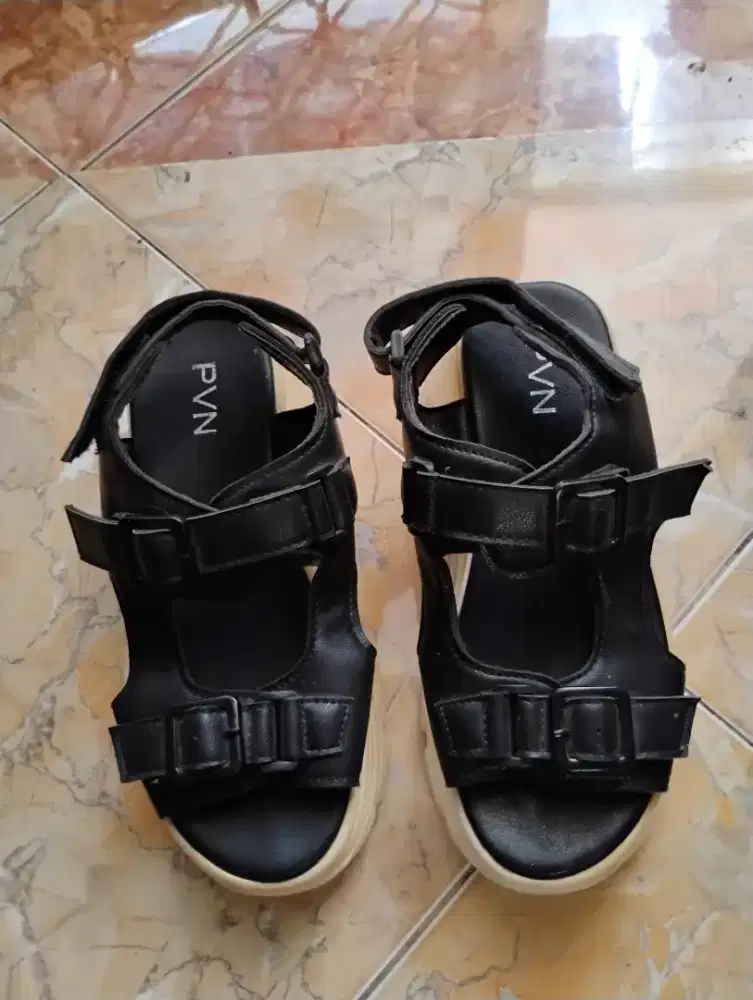 Sepatu sandal wanita merk PVN
