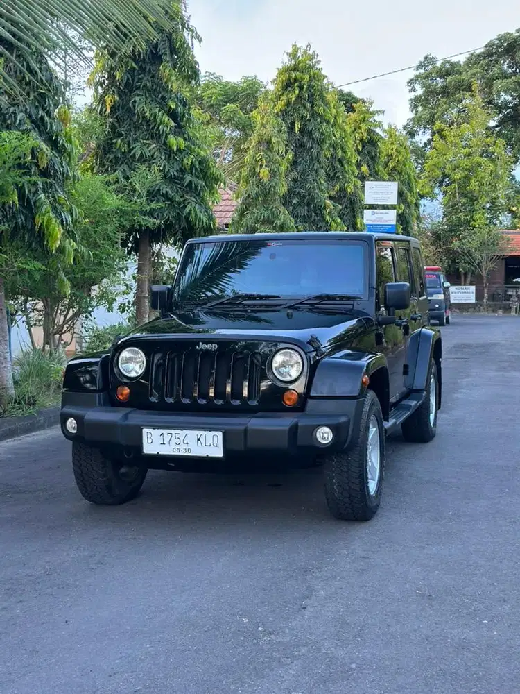 Jeep Wrangler Sahara 3.8 AT - 2010