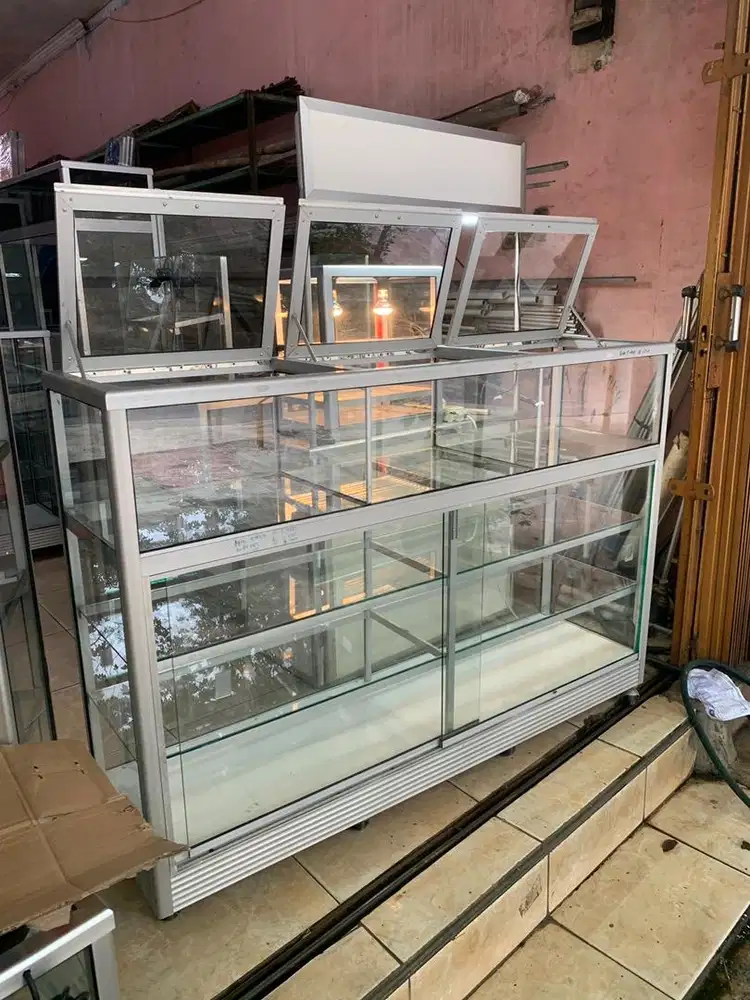 Etalase kaca bekas beras 1.5 meter