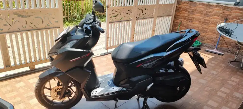 Jual Honda Vario 160 CBS Hitam km 14.600 KBB