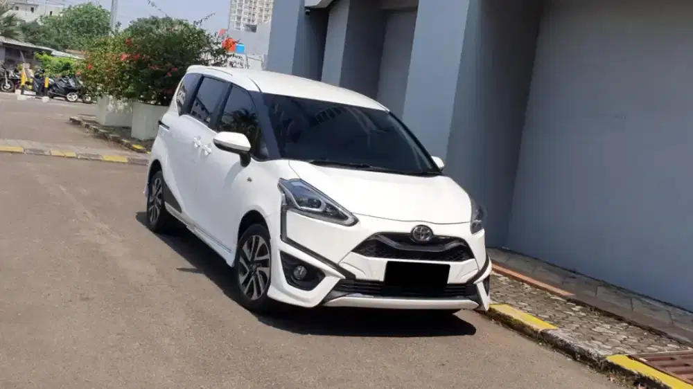 Toyota Sienta Q AT Putih Facelift NIK 2021