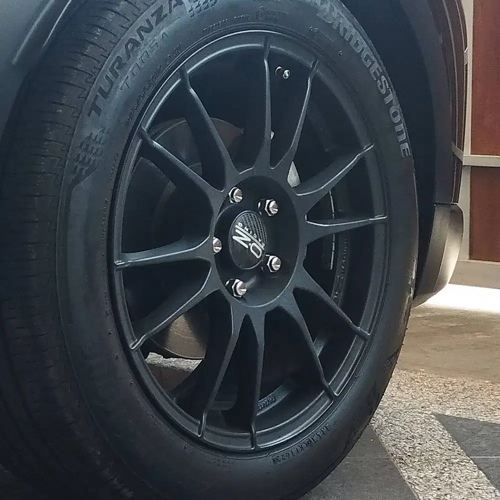 Velg OZ Racing 17 Inch – Kondisi Istimewa, Gaya Sport Premium!