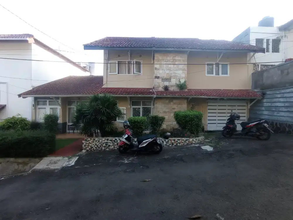Rumah sejuk Asri dan nyaman di Sayap Dago Harga 1,6 M