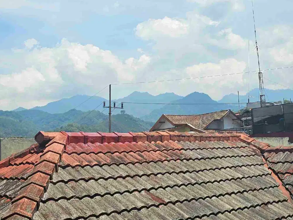 villa murah 2 lt pinggir jalan raya view istimewa dan di jalan raya selecta bangunan sangat kokoh BU SEGERA