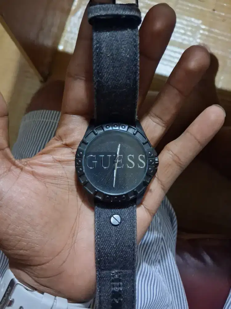 jam tangan GUESS hitam no minus