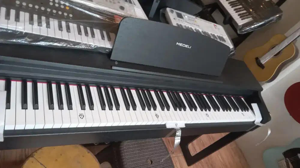 PIANO DIGITAL MEDELI UP82