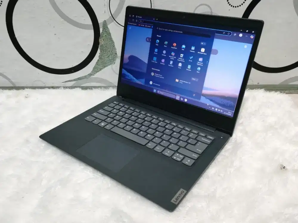 Laptop Lenovo Slim 3 mulus siap pake cocok buat kerja ,kuliah