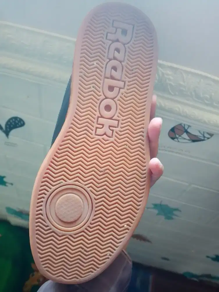 Sepatu reebok hitam