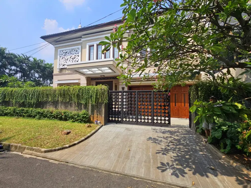 Rumah Pondok Indah Dijual. Modern Tropical House, Pool - Jalan Utama