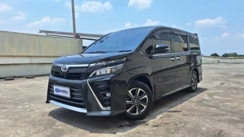 Promo Kredit Murah! Toyota Voxy 2.0 Bensin-AT 2018 UKK