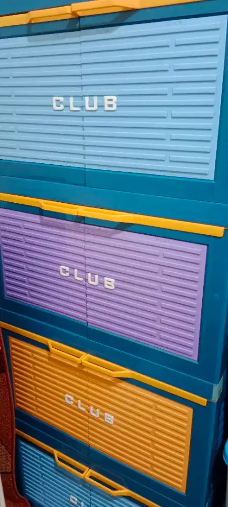 Lemari Plastik 4 Susun Merek CLUB