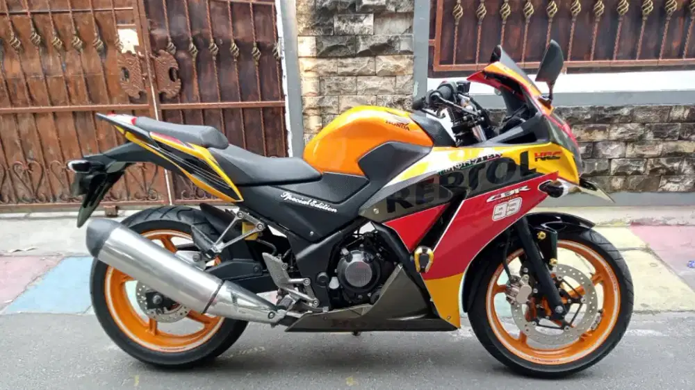 cbr 250 cc respol 2015 akhir motor simpanan km 3000 asli smua ori