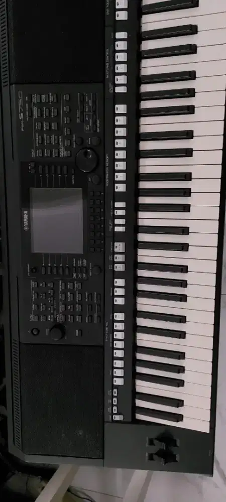Keyboard Yamaha psr s750