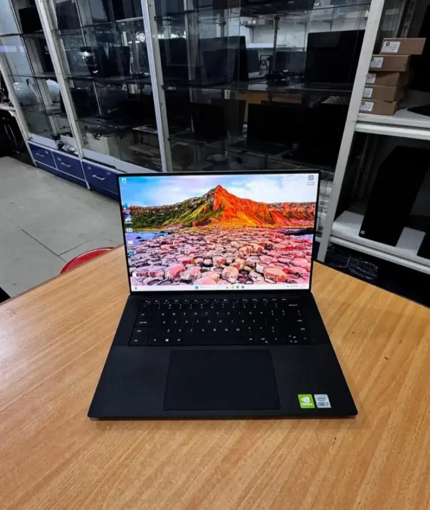 LAPTOP RENDERING 
DELL PRECESION 5550 CORE I7 GEN 10