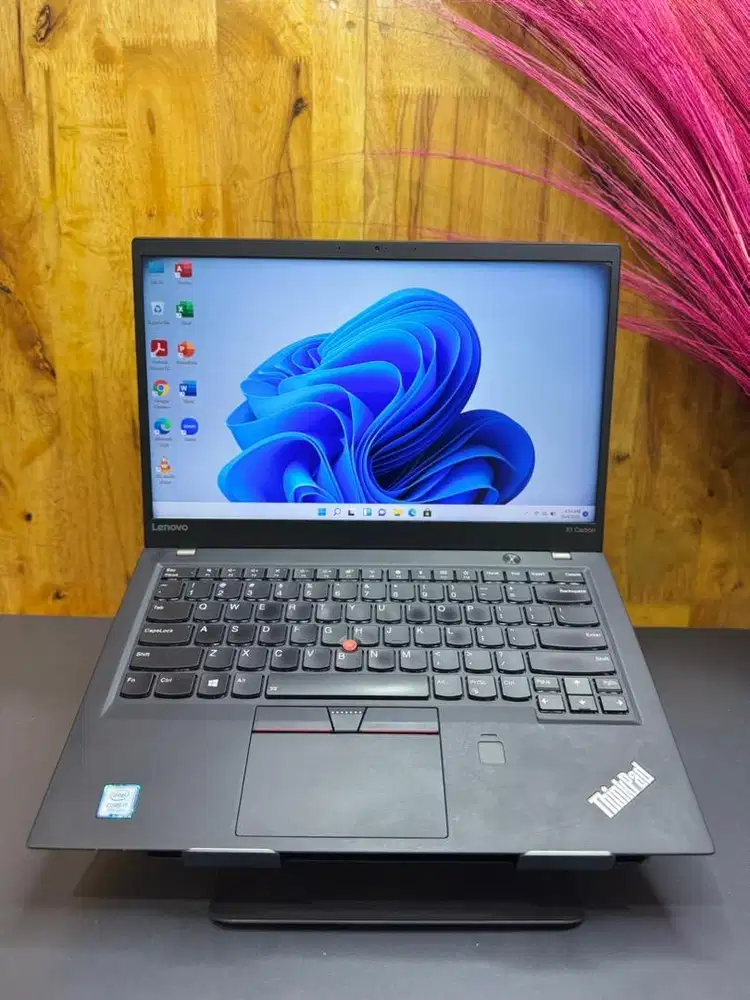 Laptop x1 carbon proc i7 ram 8 gb ssd 256 kybord backlight finger prin