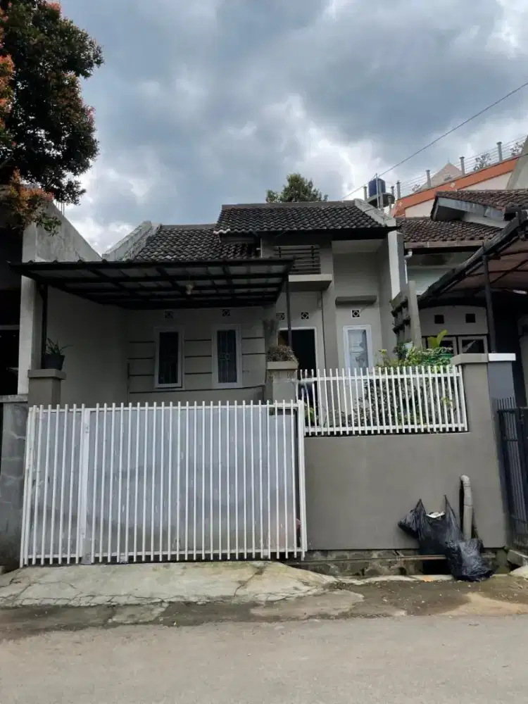 Rumah sejuk Asri dan nyaman di Cihanjuang Cimahi Utara