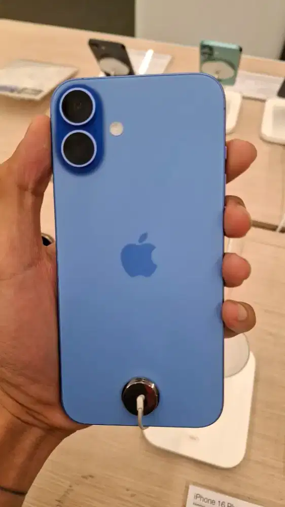 16 Plus 128GB Ultramarine