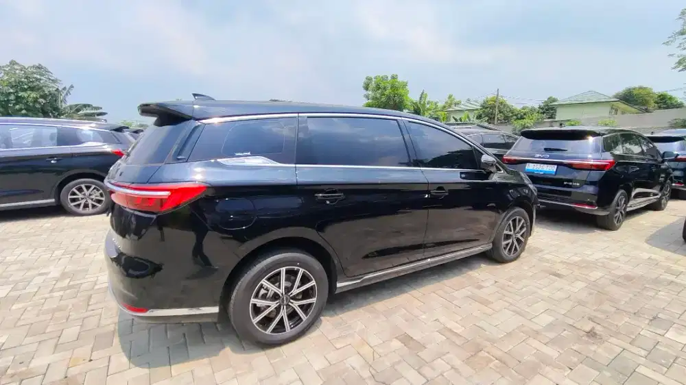 BYD M6 STANDAR (2025)