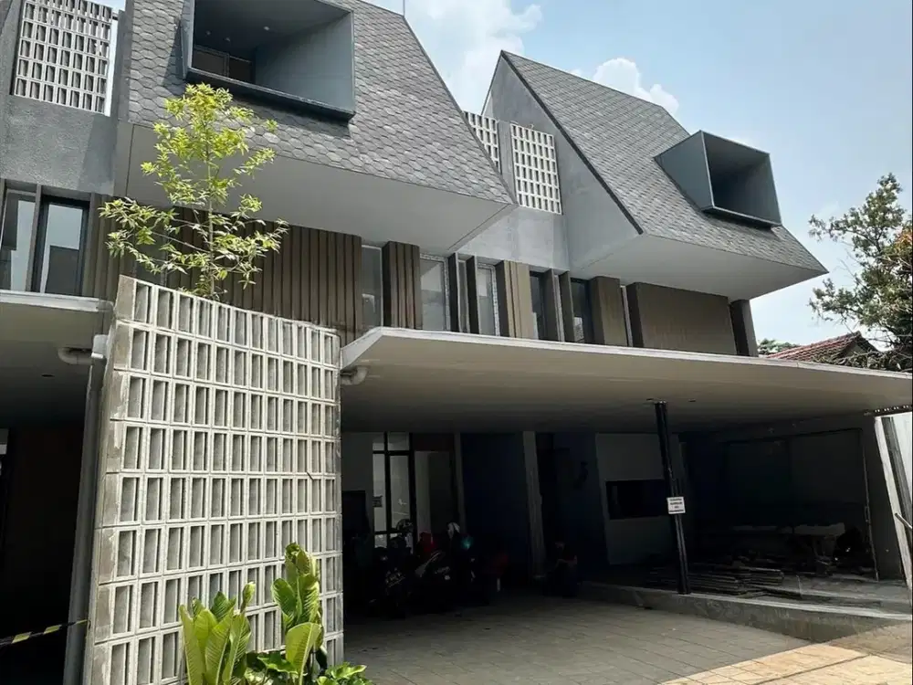 Rumah Dijual Cilandak. Townhouse, Dekat Toll - Akses LEBAR. UNIT BARU