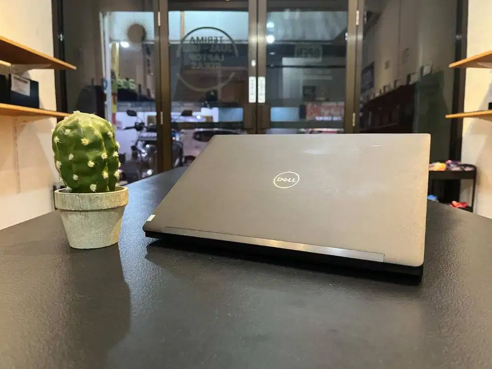 DELL LATITIDE 7290 // CORE i7 //12'5INC