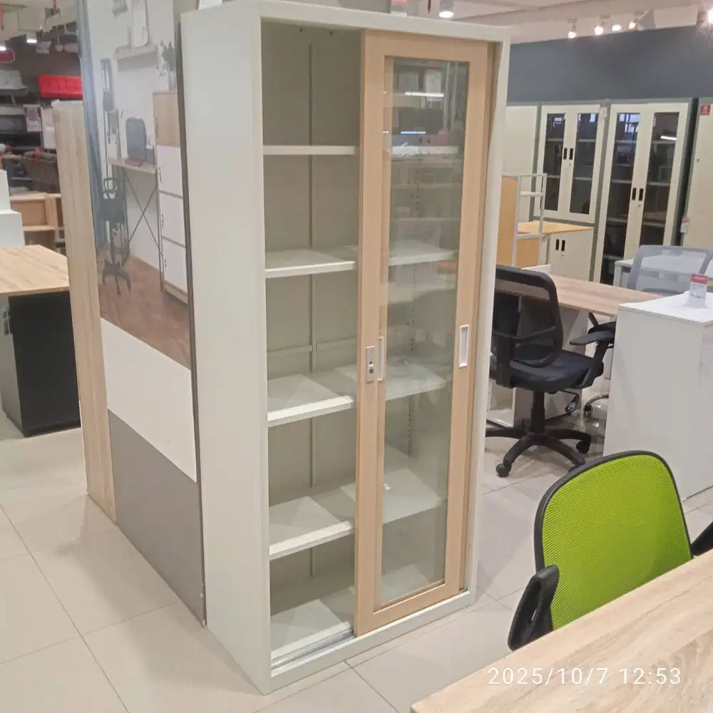 Lemari buku pintu gaser