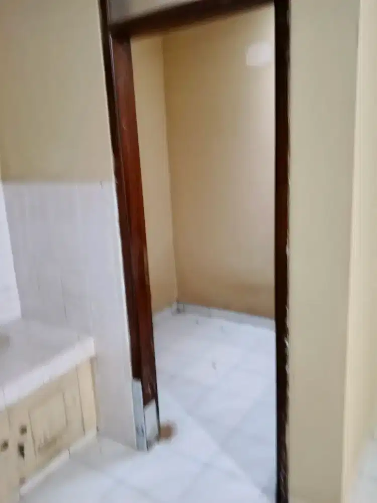 Dikontrakan rumah 2 kamar tidur 1 kamar mandi .ruang tamu dan dapur