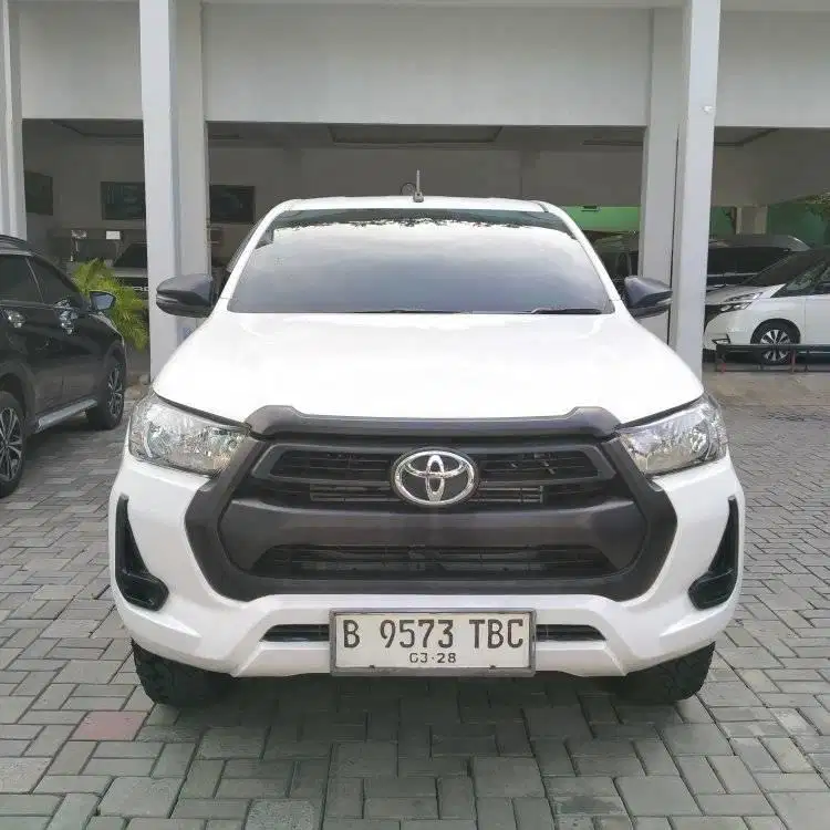 TOYOTA HILUX DC E 2.4 4X4 MT 2020