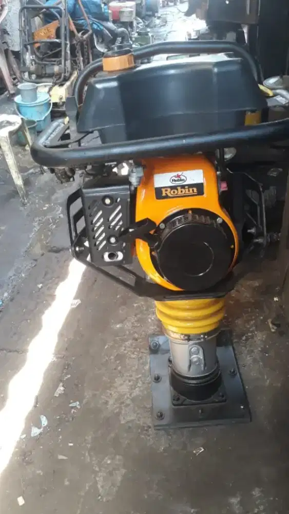 Pemadat tanah stamper kuda Jepang