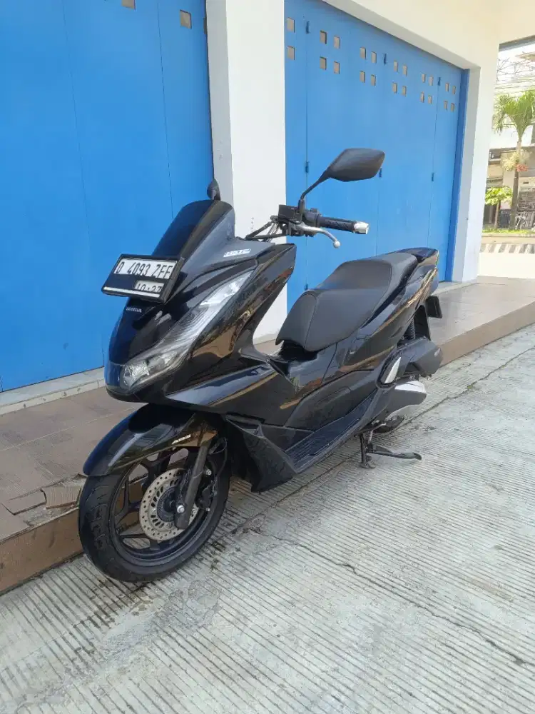 Honda PCX 160 ABS 2022 hitam glossy