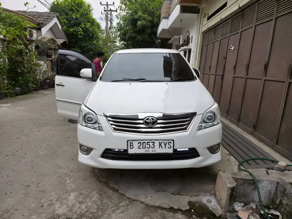 Toyota Kijang Grand Innova Inova V Matic AT Tahun 2012 Putih , 2013