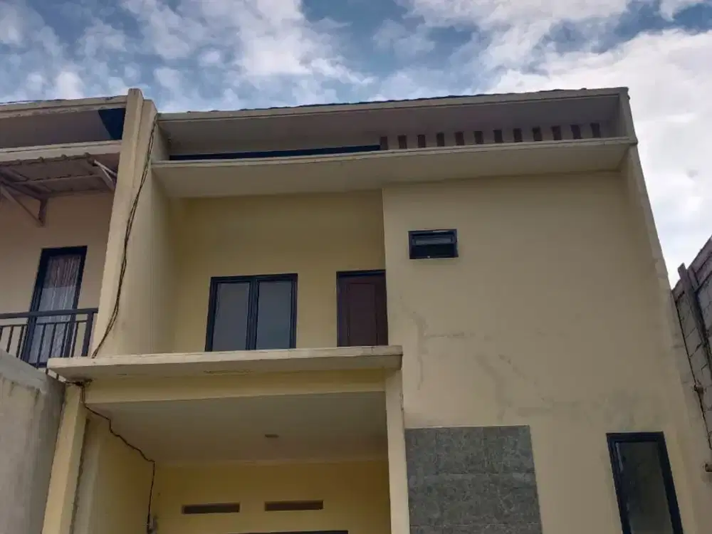 Rumah pinggir jalan raya,row jalan 2 mobil sudah SHM harga terjangkau