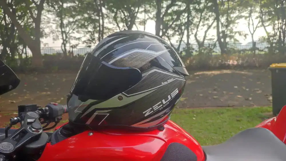 Helm fullface merk zeus