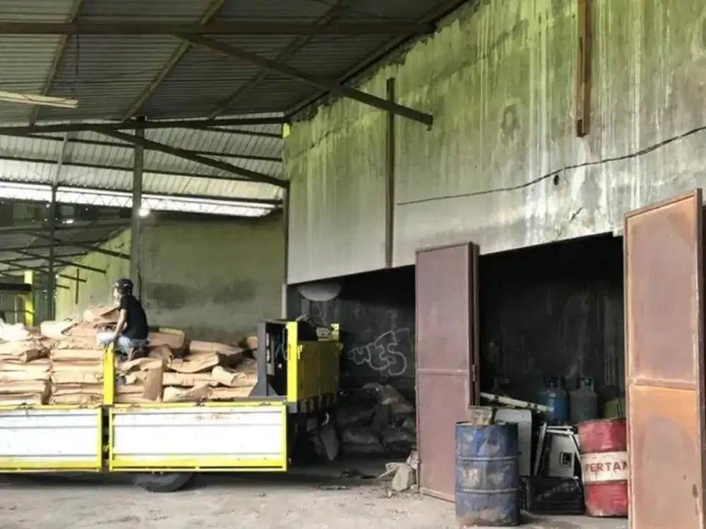 Dijual Ex Pabrik Kayu Mojokerto Strategis Siap Huni