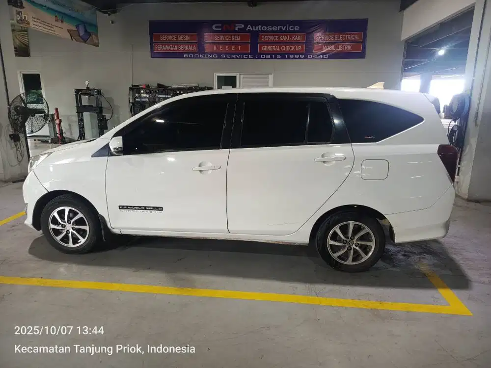 Daihatsu Sigra R transmisi otomatis di jual