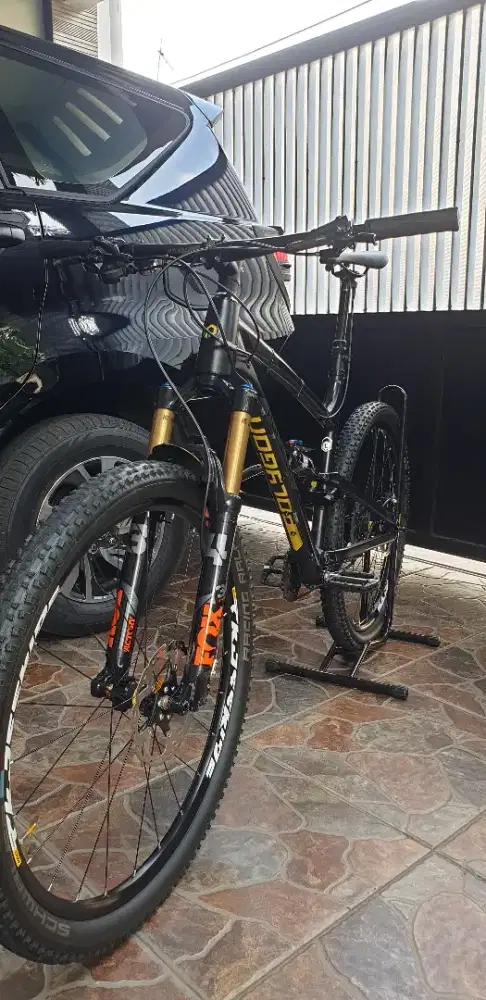 Sepeda Gunung MTB Polygon Siskiu D9 Hitam