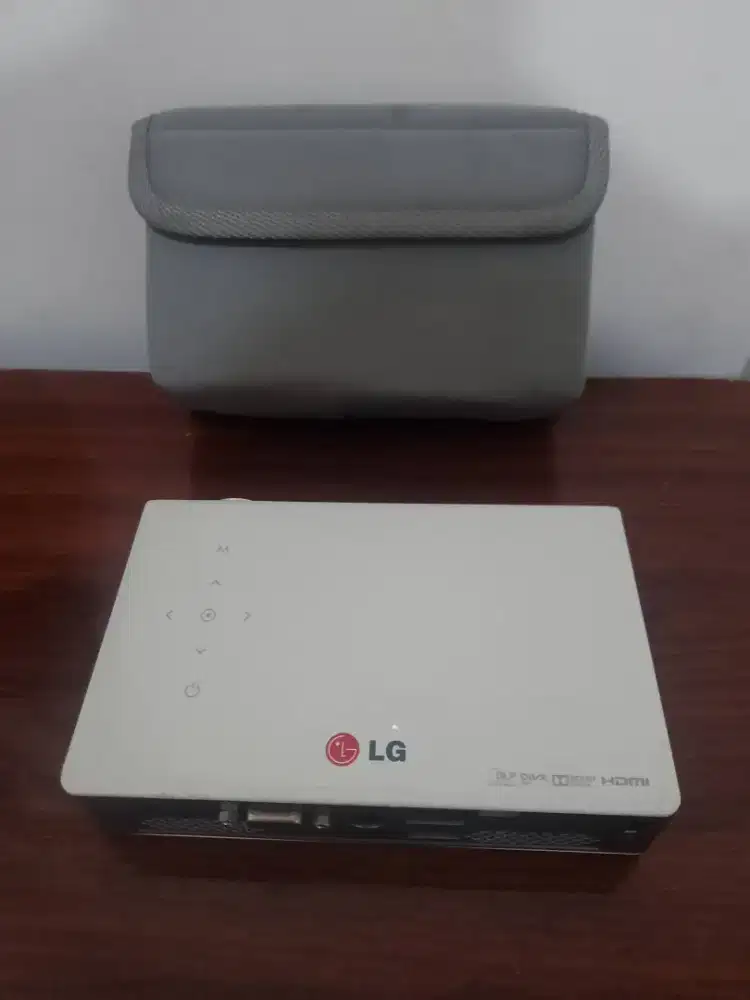 Jual proyektor mini LG type PB60G-JE