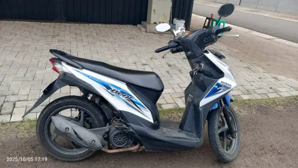 Honda Beat Fi 2015 warna BIRU PUTIH