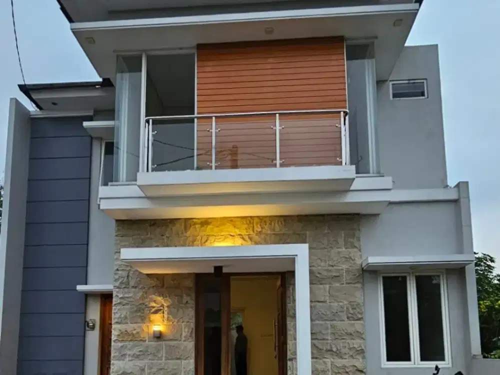 Rumah Cantik 2 Lantai Dekat Blok O Yogyakarta #Kode : RSH 131