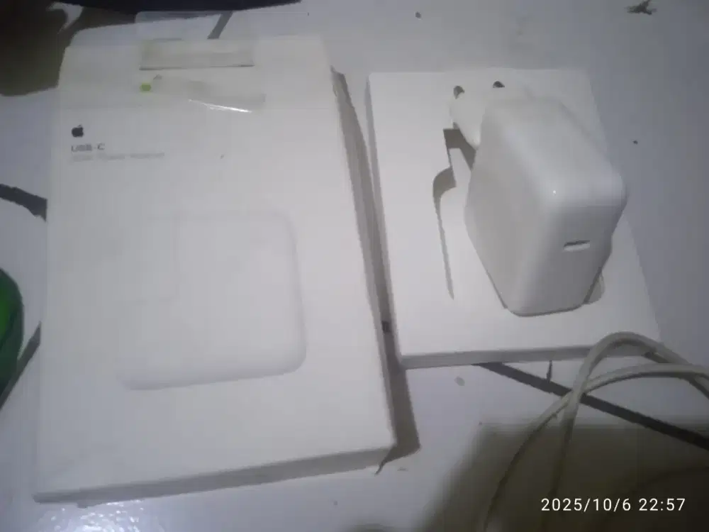 Charger original adaptor  laptop apple macbook M. 30w . C to C.