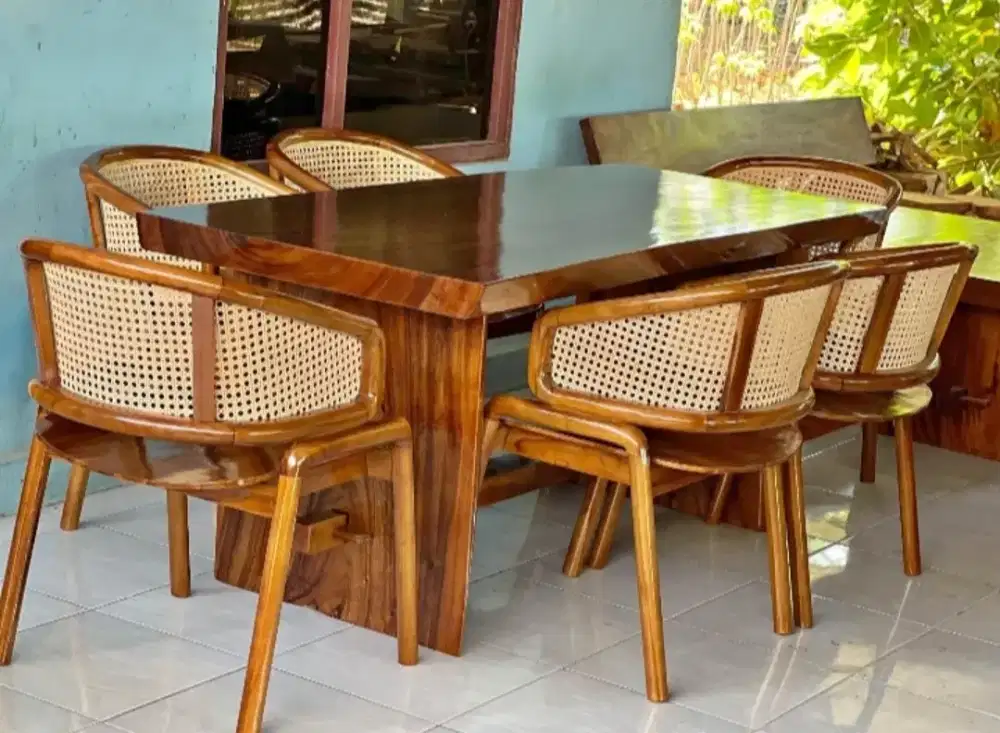 Meja makan trembesi kursi jati