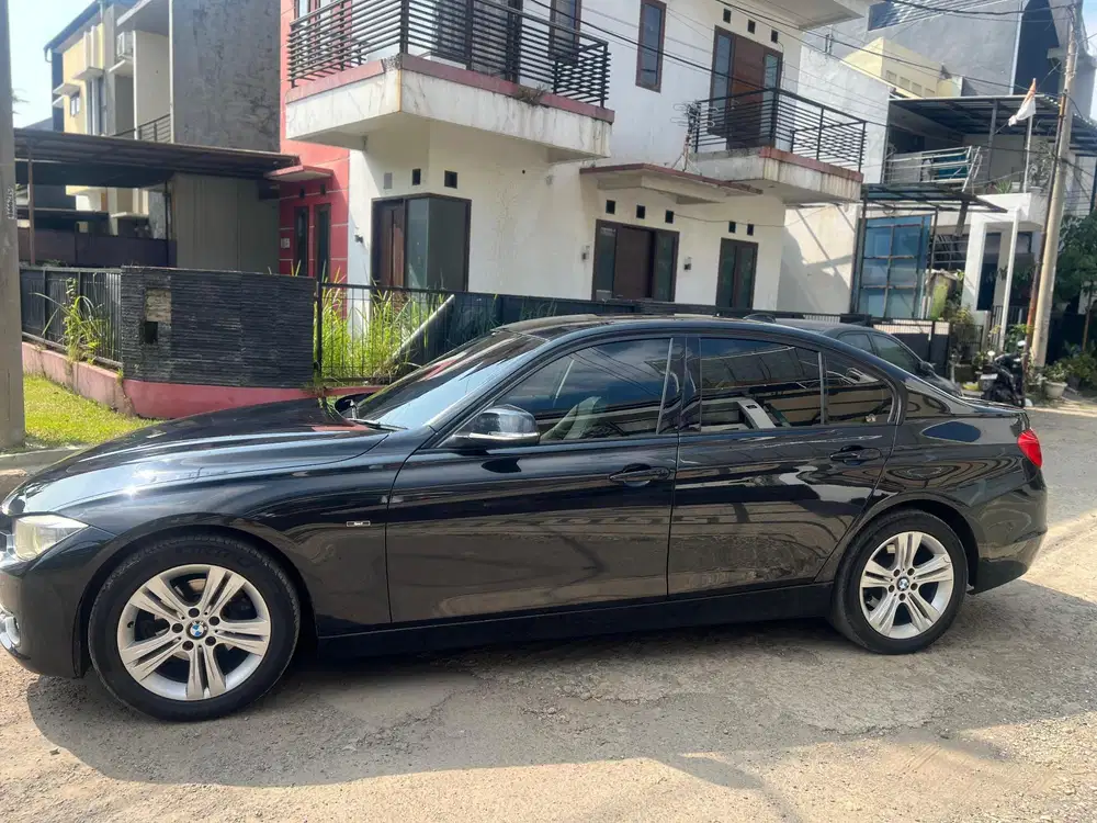 BMW 320i 2014 Bensin