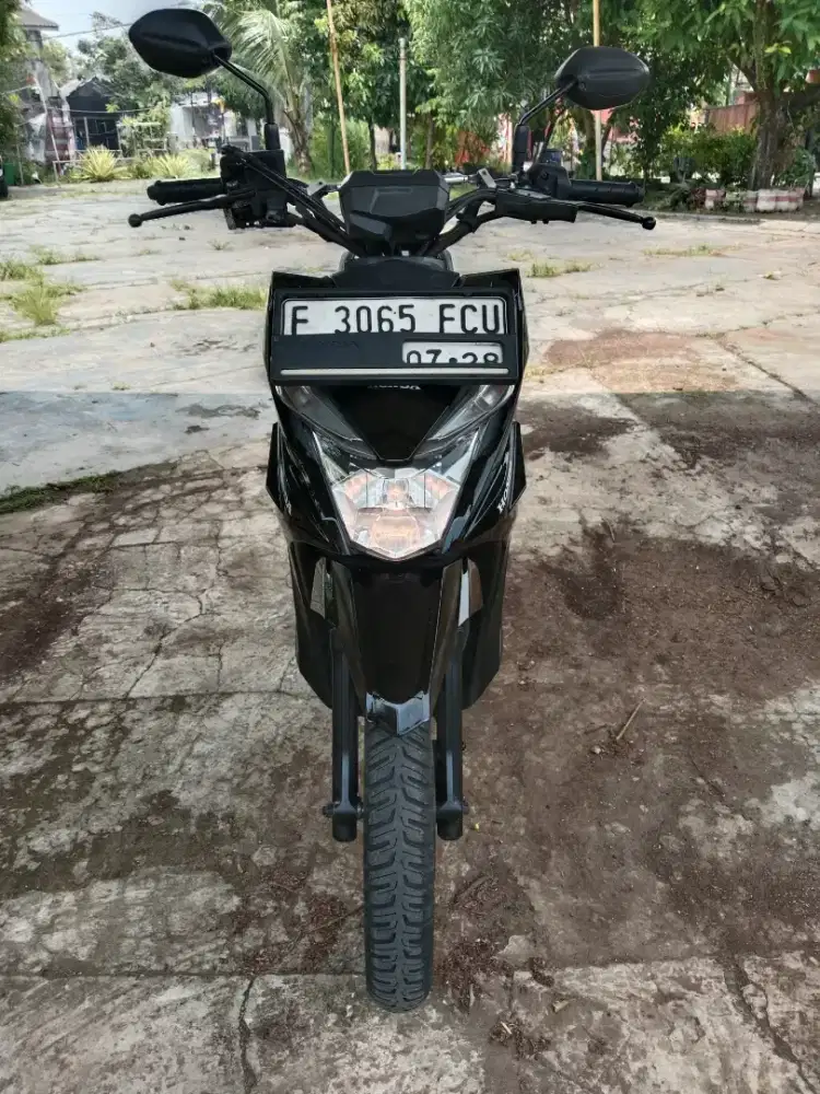 Dijual motor Honda Beat street 2018