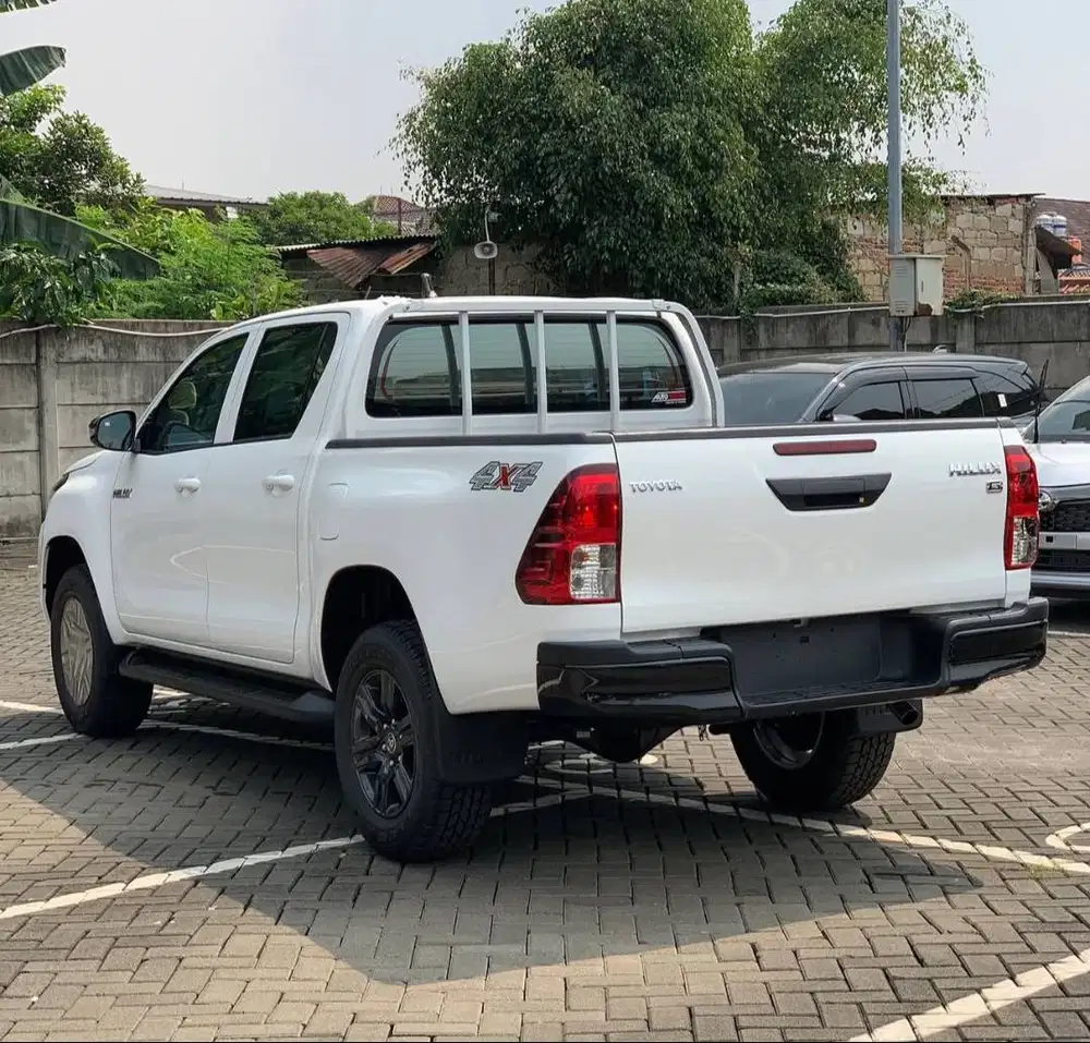 [Mobil Baru] HILUX Double Cabin 2.4 G 4x4 M/T Diesel